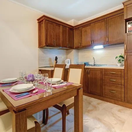 Two-bedroom In 아파트 *