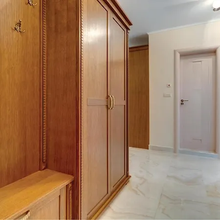 Two-bedroom In 네세부르
