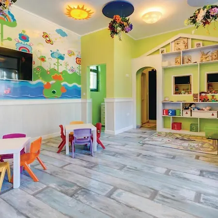 Two-bedroom In 아파트 *